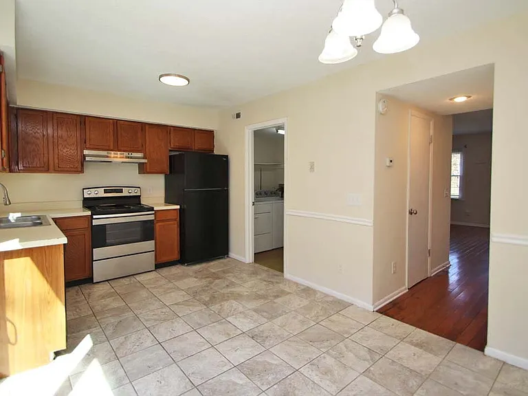 1410 Country Club Ct — Photo 5