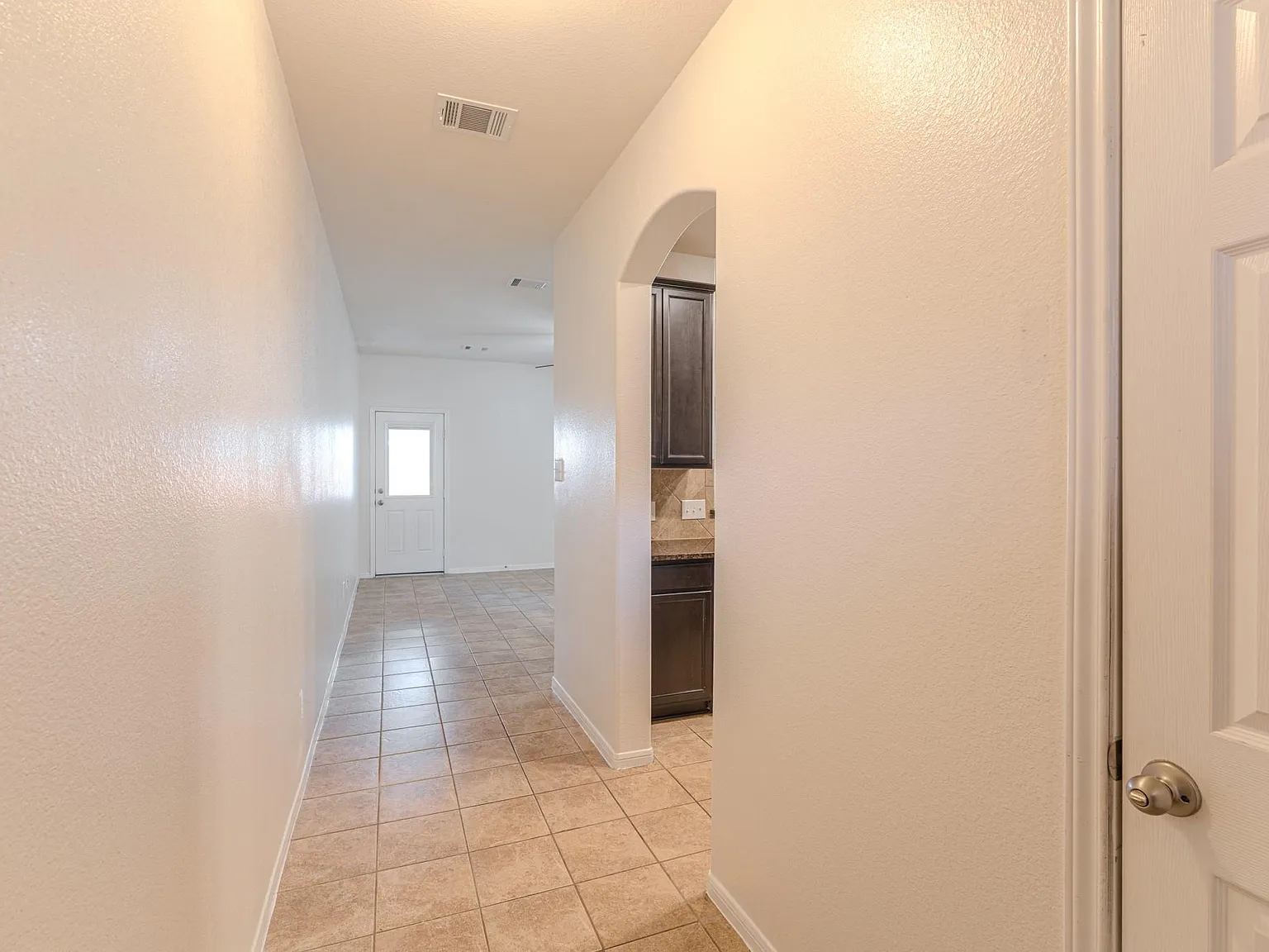 3 bed, 3.0 bath, 1498 sqft, $1,995 — Photo 3