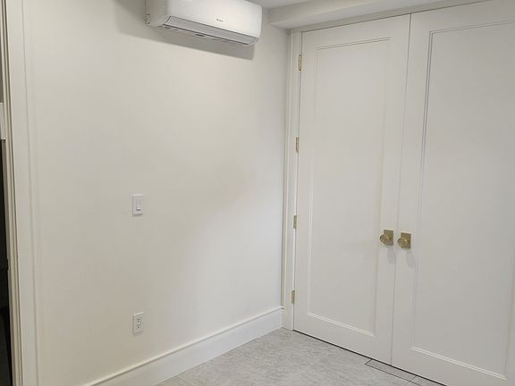 2nd image of 950 44th St