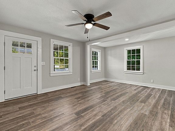 5th image of 323 N Royal Ave