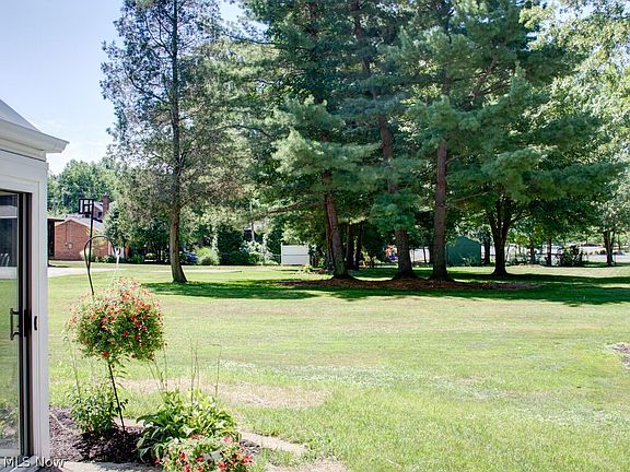 3rd image of 1302 Country Club Dr