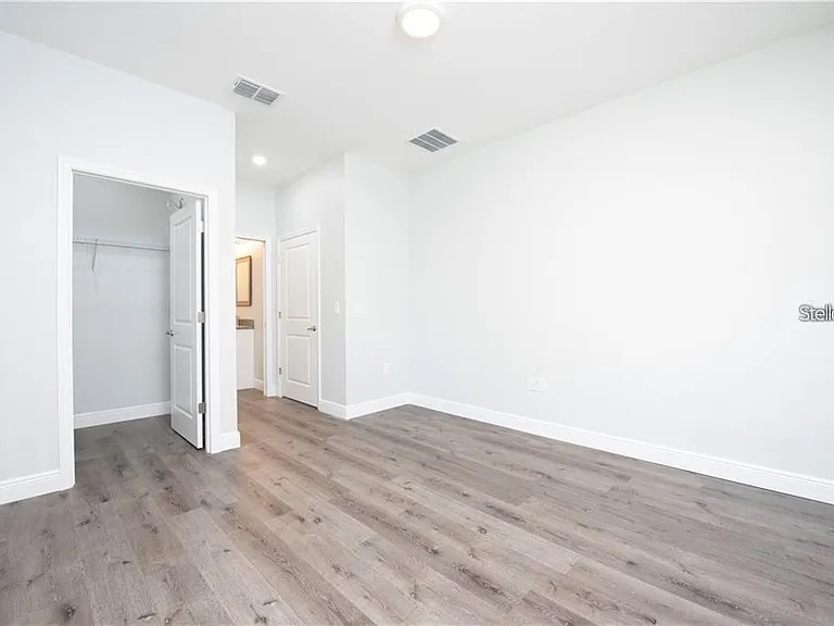 574 Geraldine Dr — Photo 7