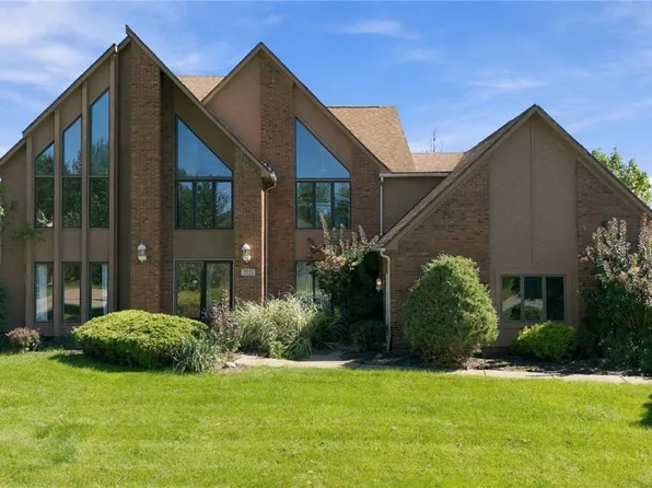 5553 Hidden Pines Ct, Williamsville, NY 14221