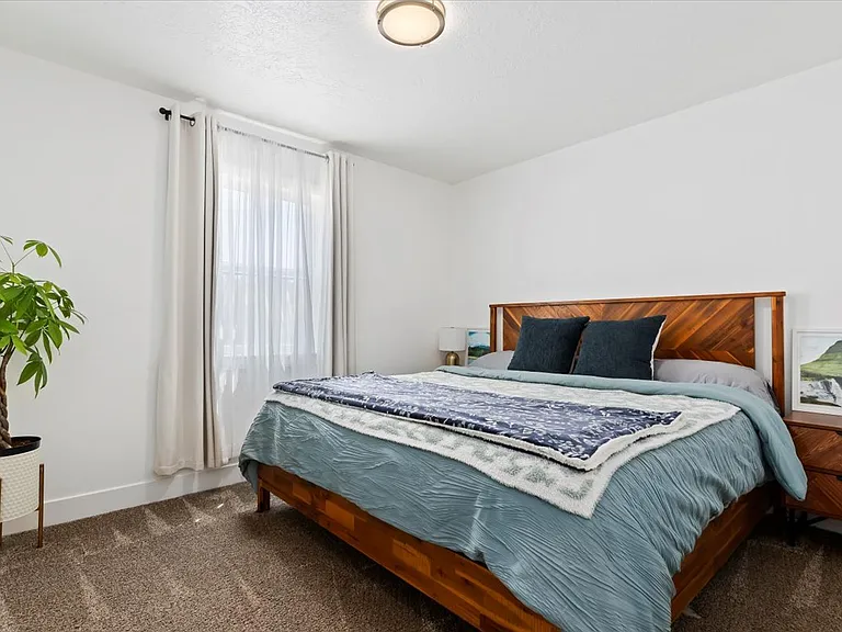 5750 S 4060 W — Photo 10