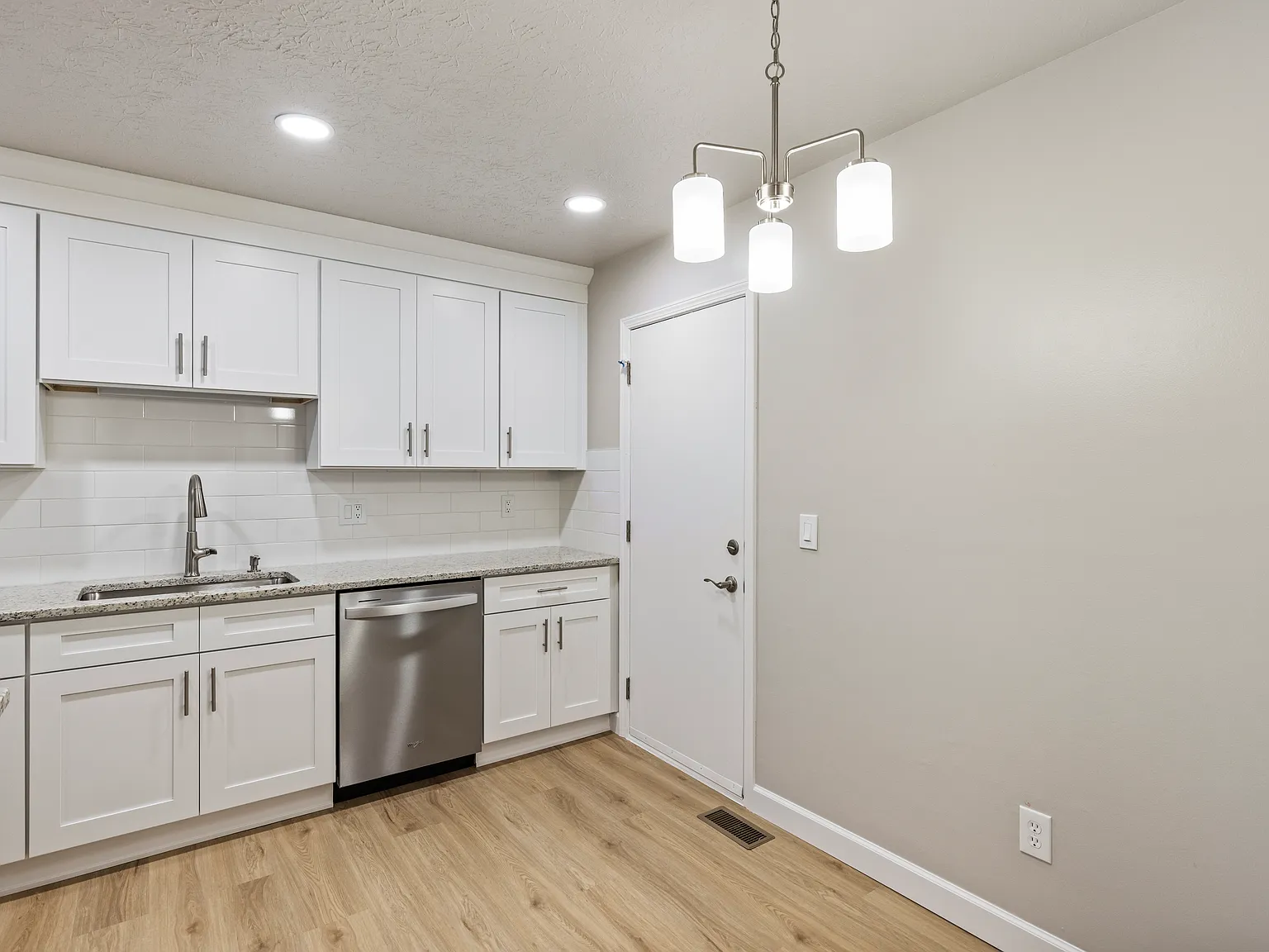 3 bed, 3.5 bath, 1900 sqft, $2,950 — Photo 4