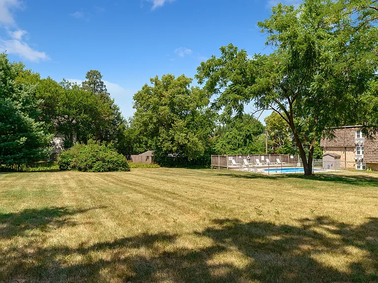 The 4220 Grand Apartments — Photo 10