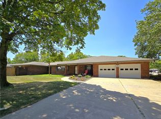 706 Park St, Berryville, AR 72616