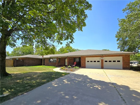 706 Park St, Berryville, AR 72616