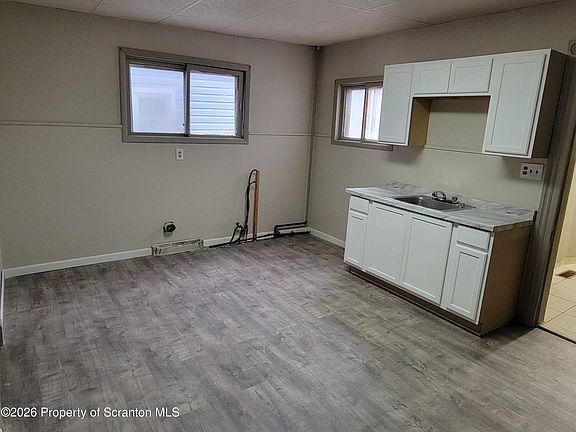 5th image of 1142 Academy St #1