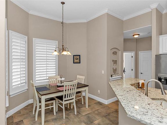 5th image of 325 HAZELTINE DRIVE