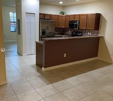 5th image of 430 SE 32nd Ave #430