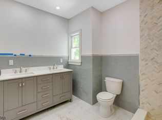 198-204 Ballantine Pkwy, Newark, NJ 07104