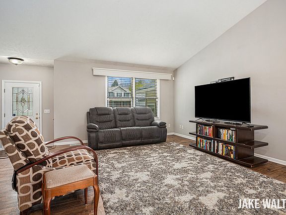 4th image of 5247 Green Pine Ct SE