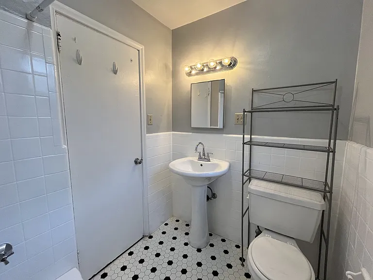 Royal Gardens Apartments — Photo 25