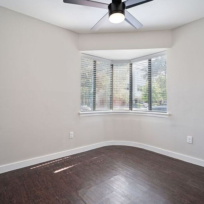 2nd image of 4321 Mount Vernon St APT 10