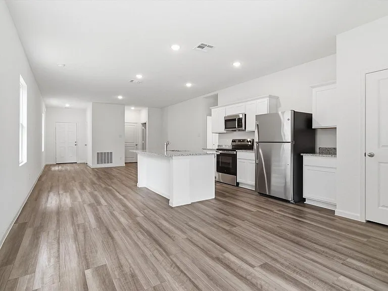 2120 Prairie Ln — Photo 3