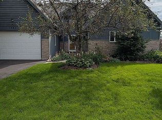 1341 Portage Ln, Woodstock, IL 60098