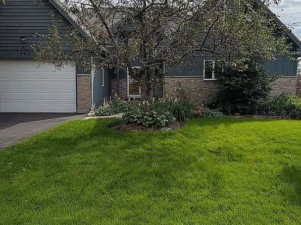 1341 Portage Ln, Woodstock, IL 60098