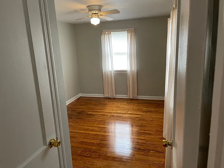 1610 Montgomery Ave — Photo 7
