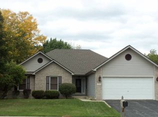 921 Clarendon Ln, Aurora, IL 60504