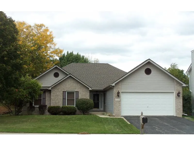 921 Clarendon Ln photo 1