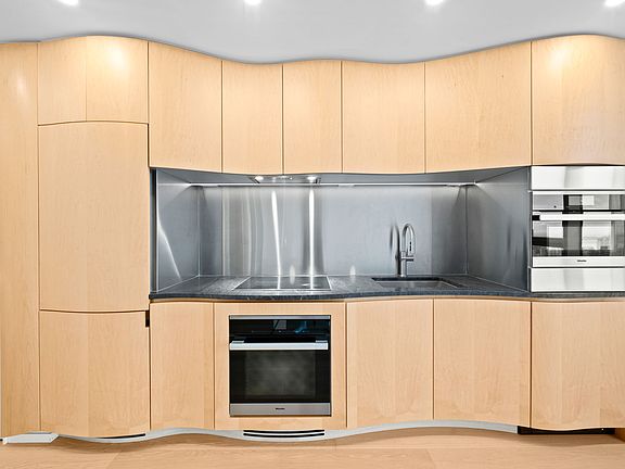 5th image of 1568 Alberni St #2105