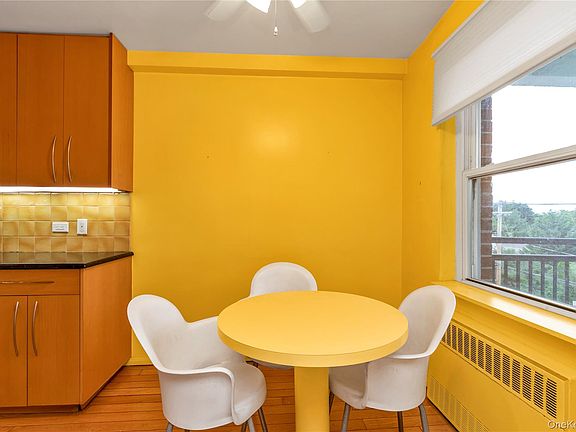 4th image of 30 Stoner Avenue #3O