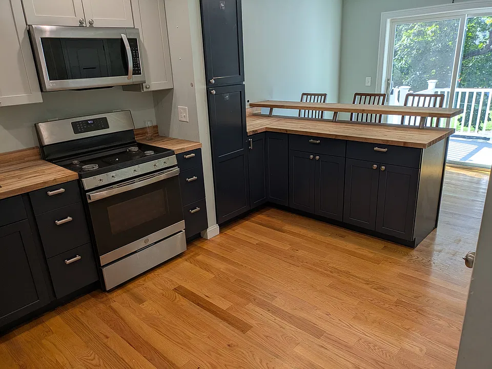 Kitchen counter seating out to deck