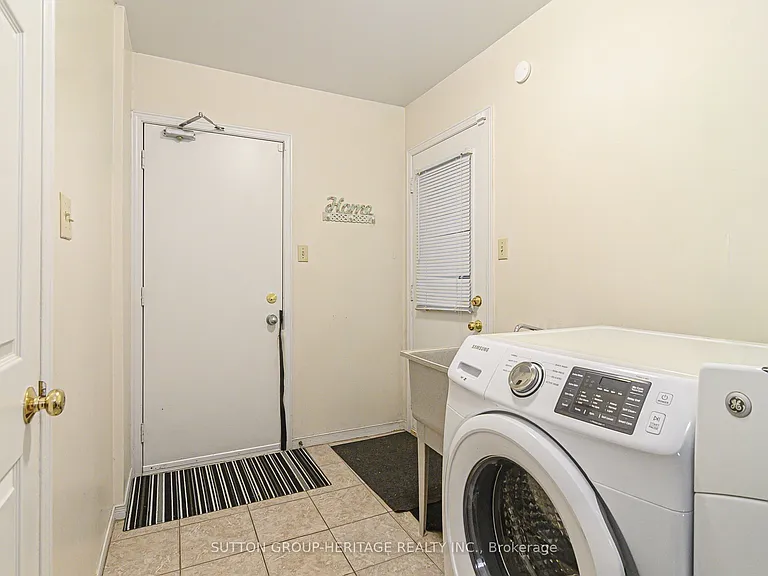 209 Bassett Blvd — Photo 24