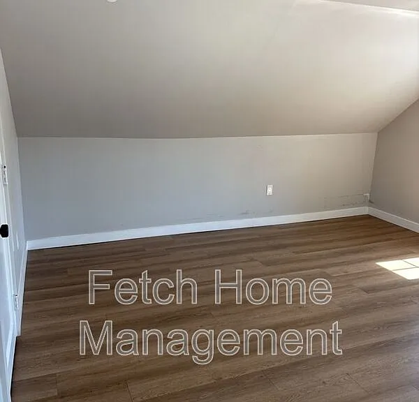 218 Walnut St #3 — Photo 9
