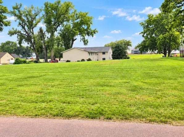 103 N Nora St, Viborg, SD 57070