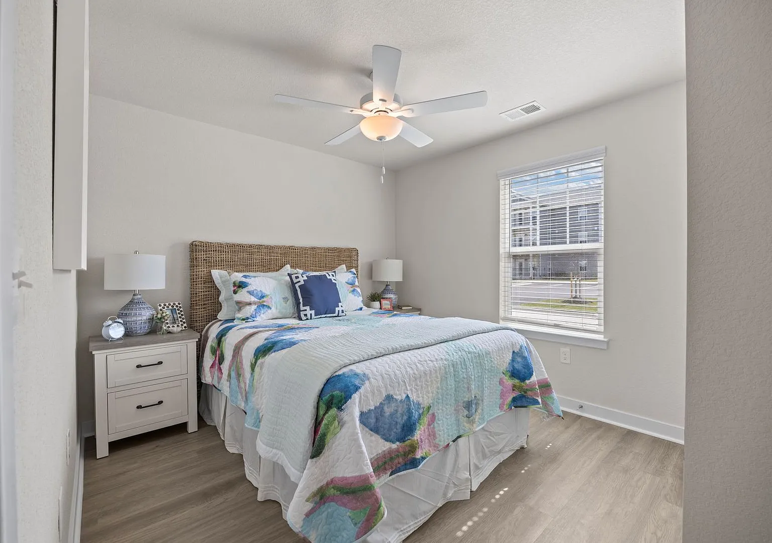 Harbor Village Apartments — Photo 4