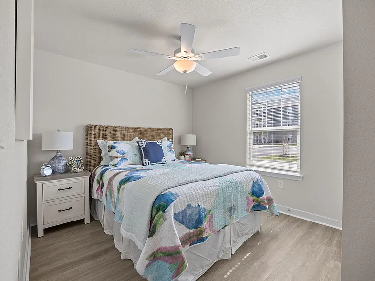 Harbor Village Apartments — Photo 17