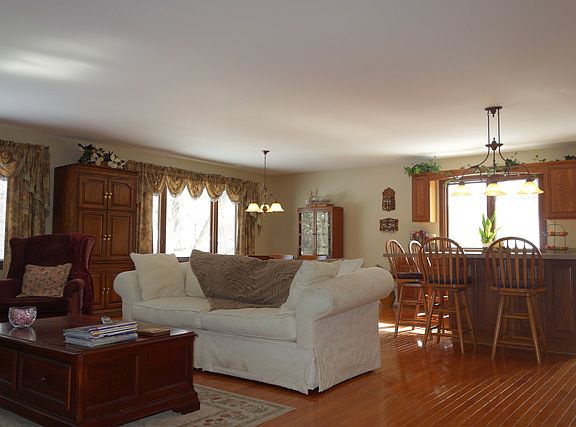3rd image of 3S575 Behrs Circle Dr W