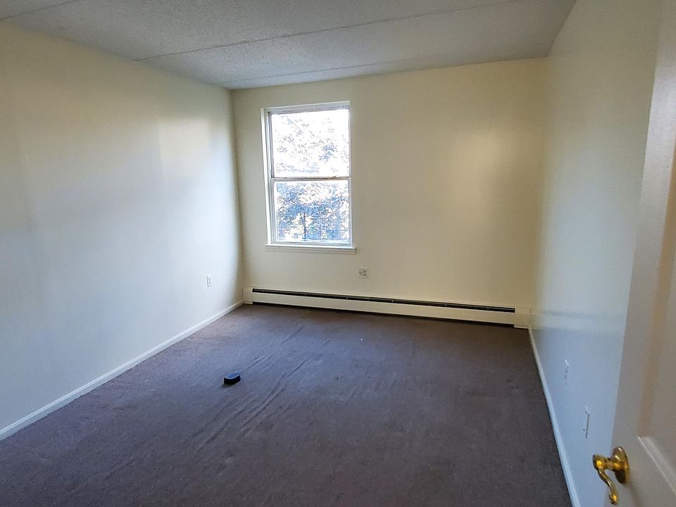 2nd image of 1923 Hobart Ave #2