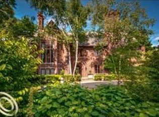 340 Lakeland St, Grosse Pointe, MI 48230