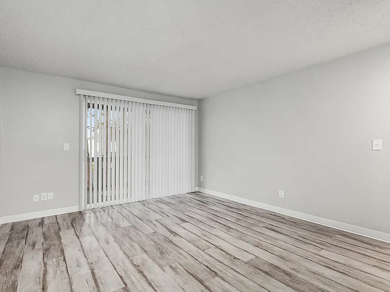 2550 N Vassault St — Photo 11