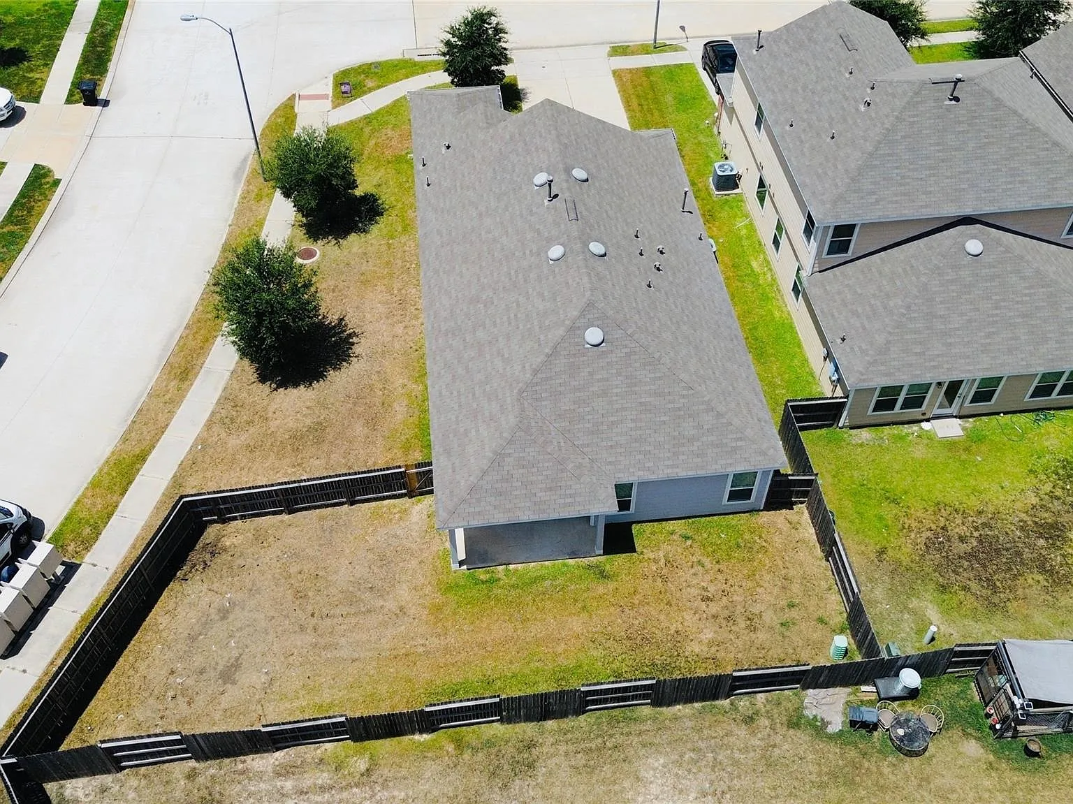 3 bed, 2.0 bath, 1698 sqft, $2,100 — Photo 3