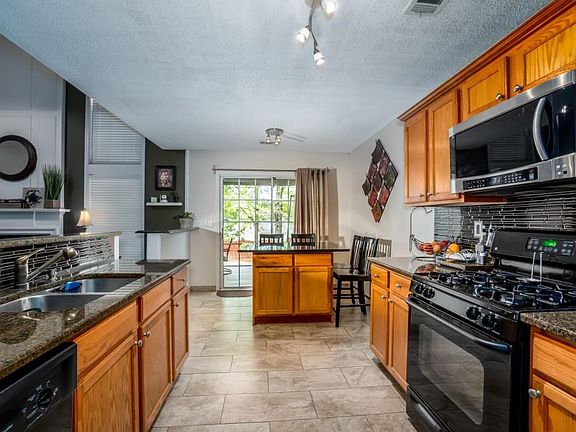 5th image of 811 Plaintain Dr