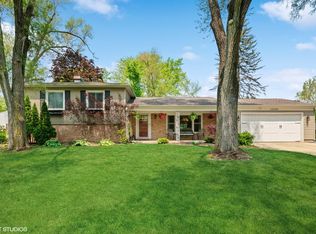 22W350 Arbor Ln, Glen Ellyn, IL 60137