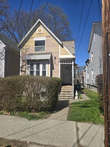 119 Thompson St Photo 1