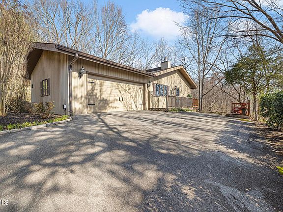 3rd image of 516 Woodstone Ct #516