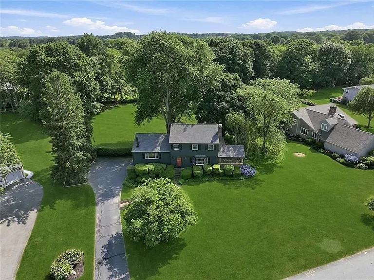 131 Taylor Rd — Photo 2