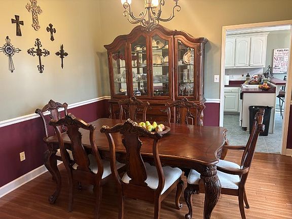 3rd image of 4590 Meadow Ridge Dr