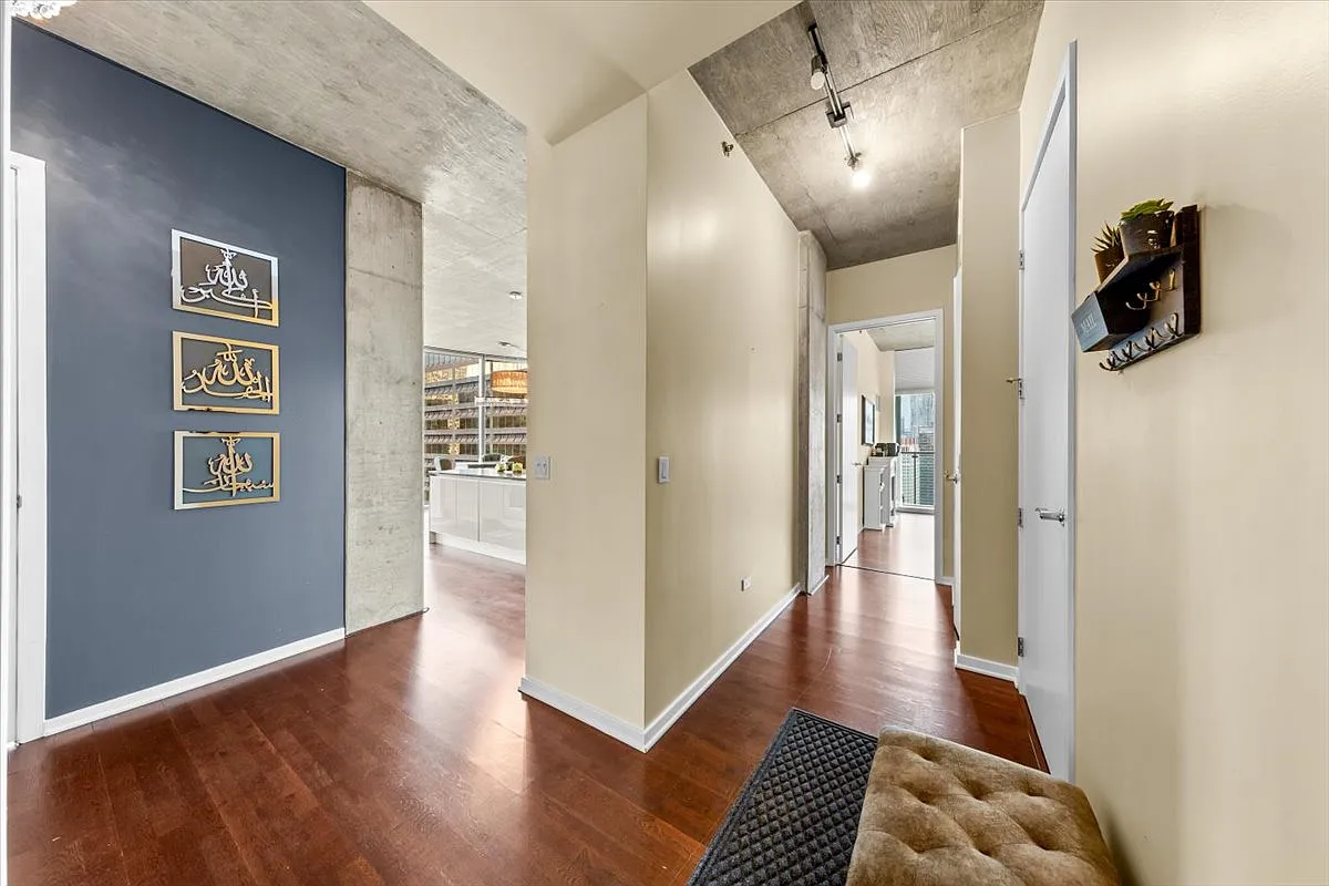 Building Photo - 600 N Fairbanks Ct #3301