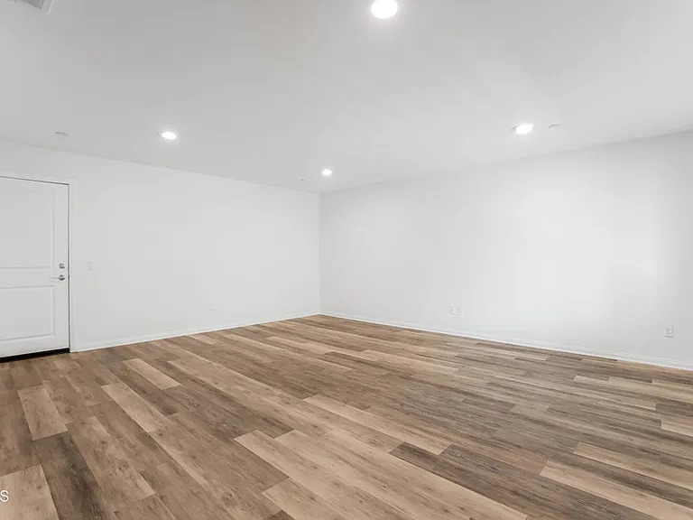 667 Pedro St — Photo 6