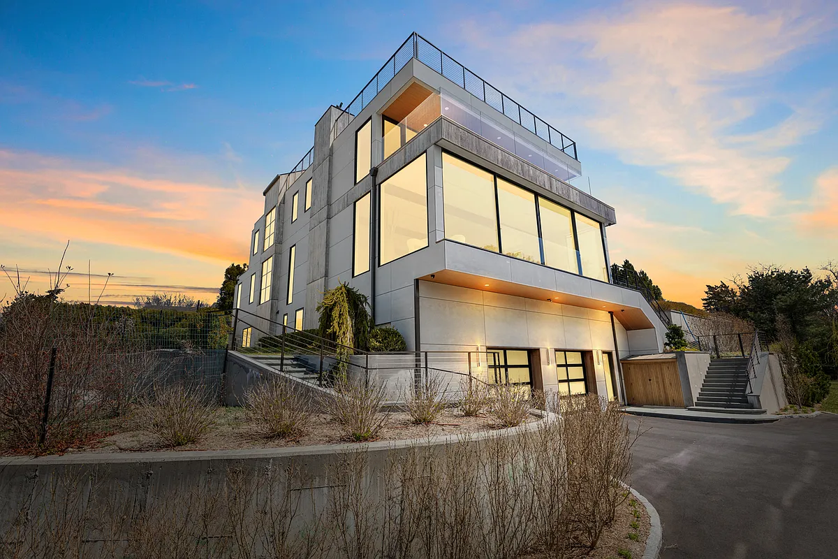 Building Photo - Southway Dr