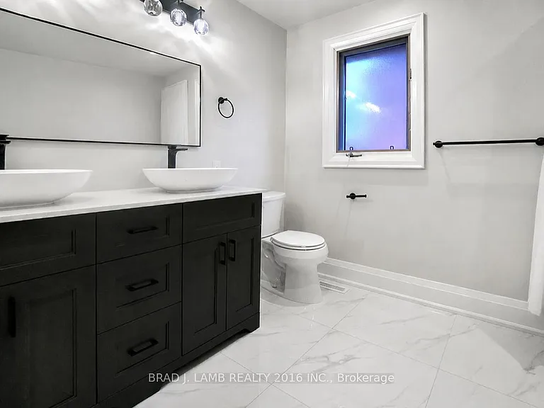 62 Royal Garden Blvd — Photo 14
