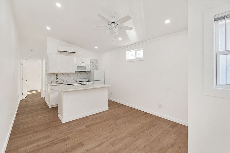 1st image of 720 Pritchett Ln #38