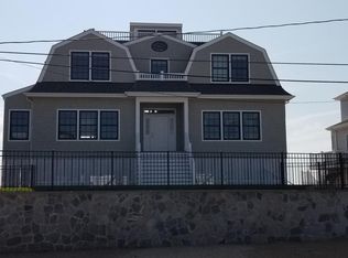 33 Shinnecock Rd, East Quogue, NY 11942
